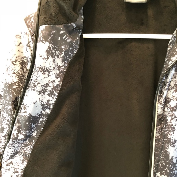 New balance jacket size L - Picture 3 of 5